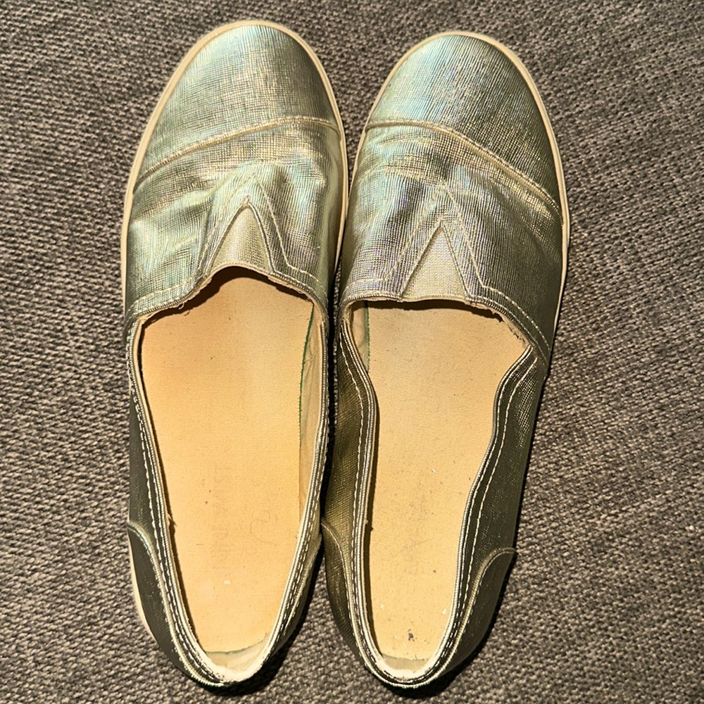 ✨✨✨✨Gold loafers! Worn to work twice! ✨✨✨✨